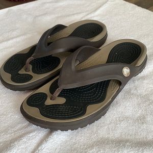 Men’s crocs flip-flops